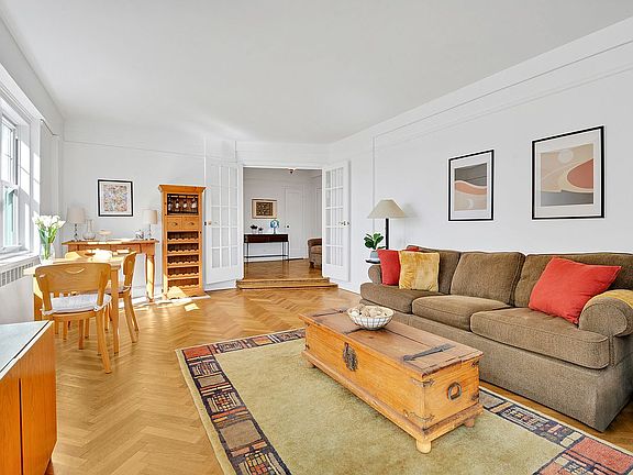 3rd image of 160 Cabrini Blvd APT 73