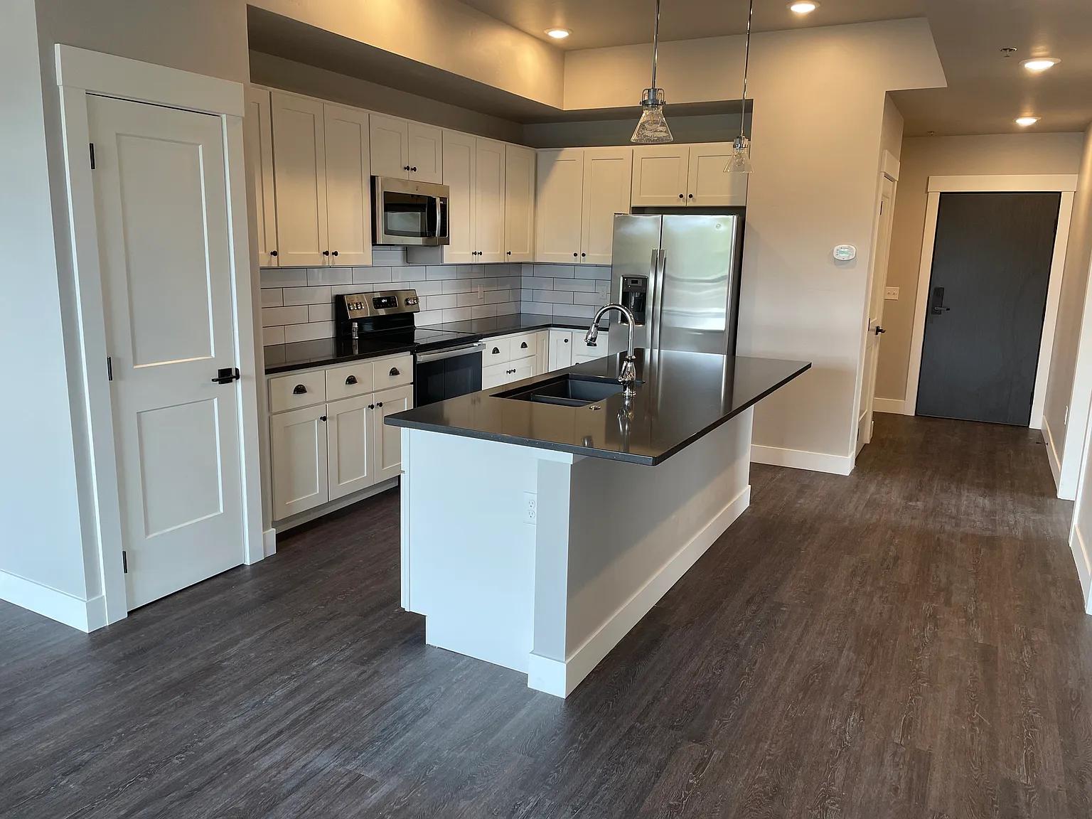 2 bed, 982 sqft, $2,200 — Photo 4
