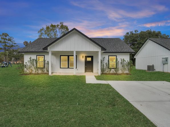 203 Spruce Ln, Daisetta, TX 77533