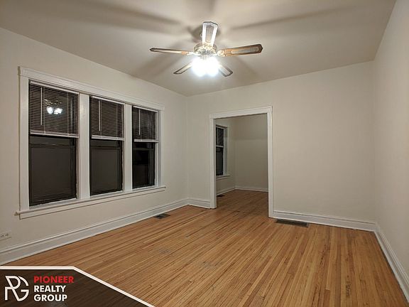 5th image of 3823 N Fremont St Unit 3825-E1