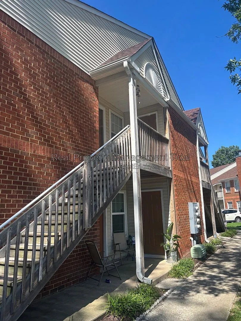2 bed, 2.0 bath, 1300 sqft, $1,695 — Photo 2