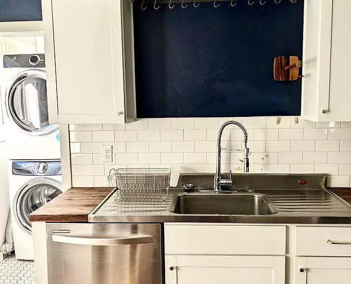 1213 E State St — Photo 10