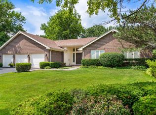 1091 Saxony Dr, Highland Park, IL 60035