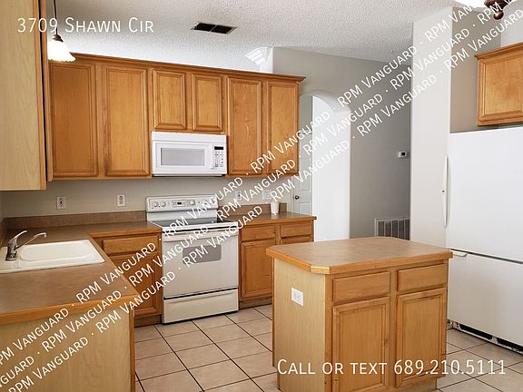 3rd image of 3709 Shawn Cir