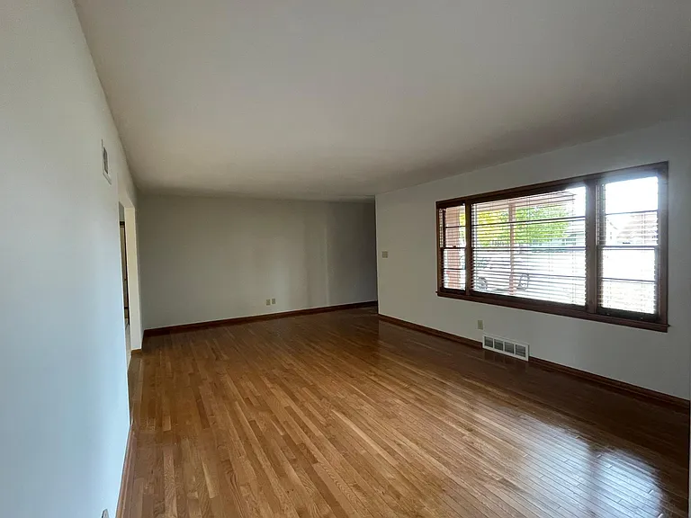 103 Robert St — Photo 3