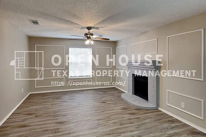 1301 Wren Dr — Photo 3