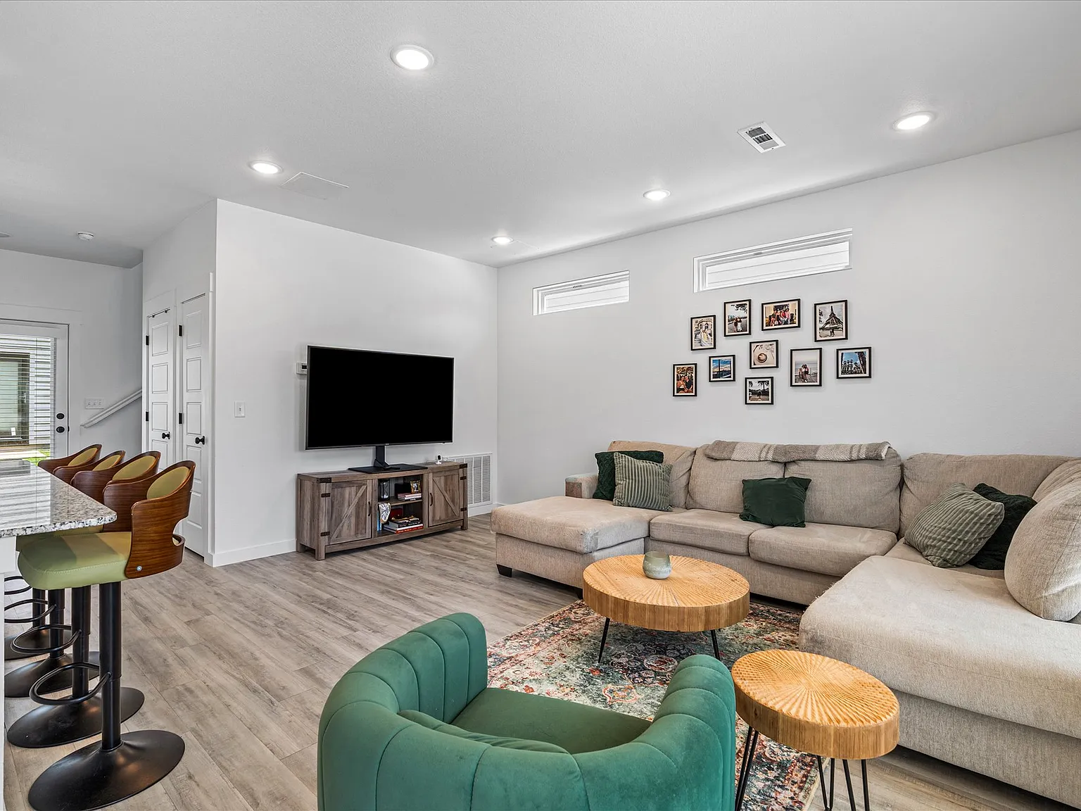 2 bed, 2.5 bath, 1100 sqft, $1,400 — Photo 2