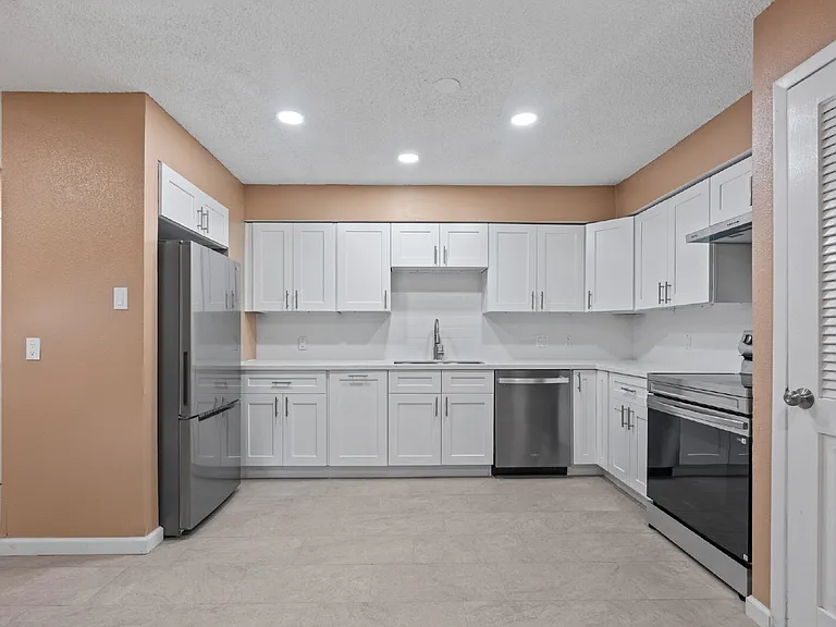 6713 Biggs Ct — Photo 3