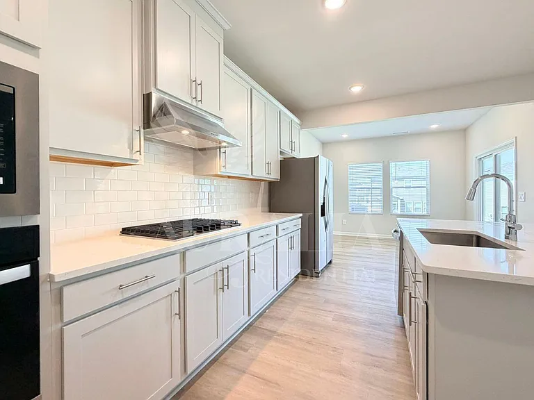 645 Red River Dr — Photo 8
