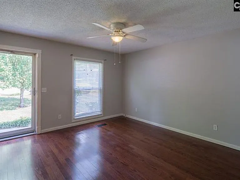 98 Riverview Ct — Photo 6