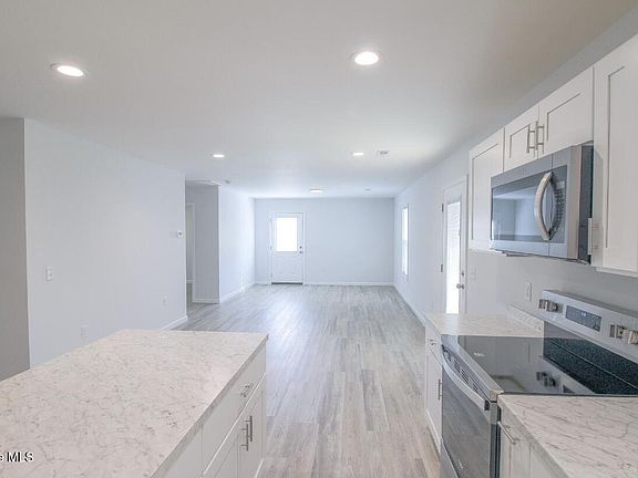 4th image of 733 Tracy Road