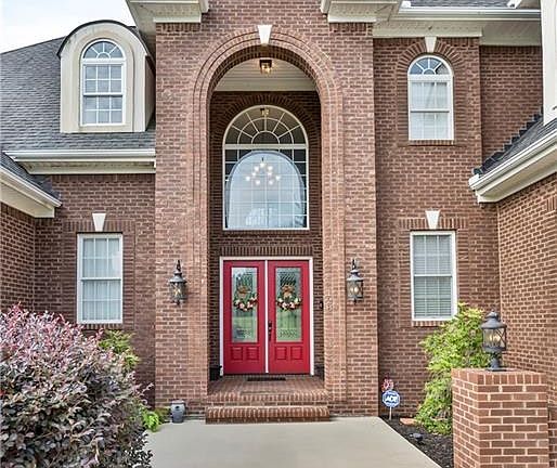 2nd image of 128 Jericho Cir