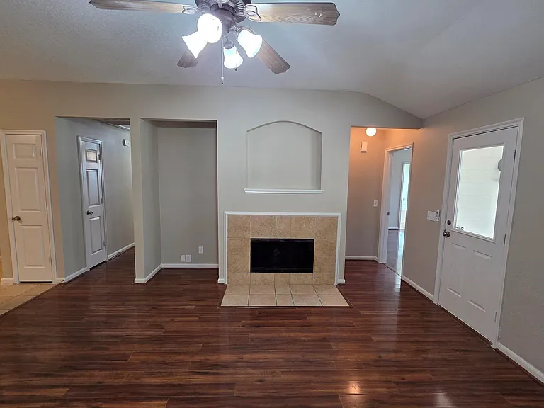 4702 Pin Oak Creek Ln — Photo 13