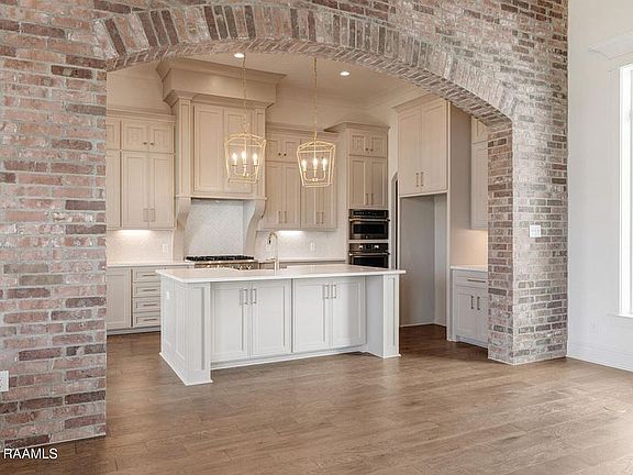 5th image of 407 Abercrombie Way