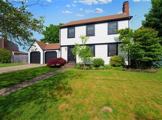 55 Roslyn Ave, Cranston, RI 02910