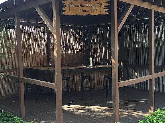Large pool bar