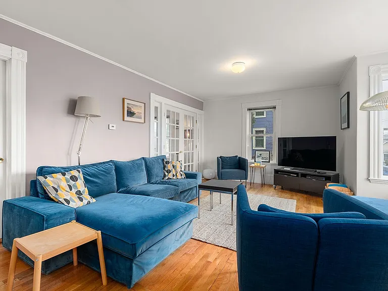 11 S Kilby St — Photo 2