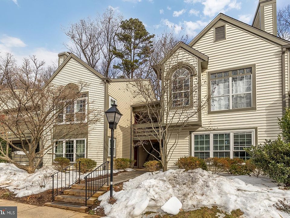 1st image of 2221 Lovedale Ln #202B