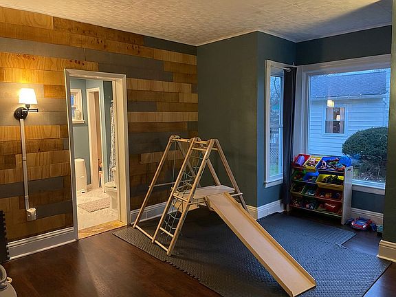 Dining/playroom