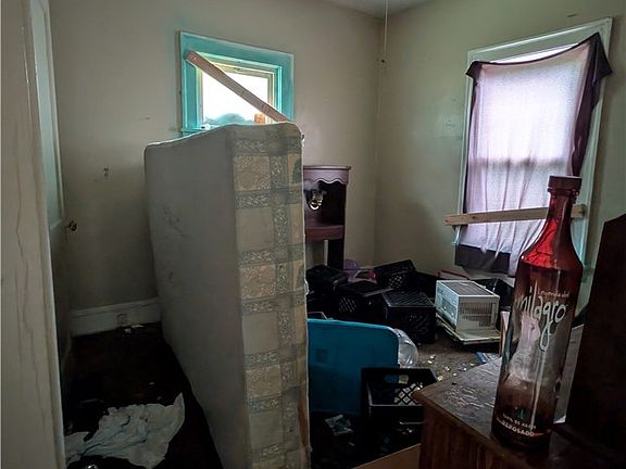 2nd image of 3585 E 116th St