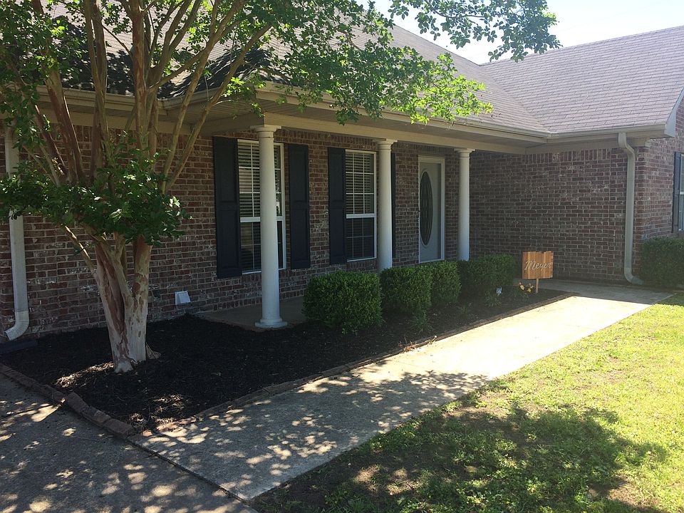 1st image of 565 Oakdale Dr