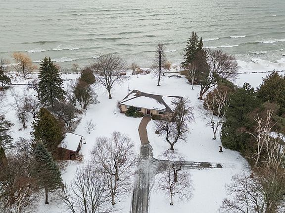 4th image of 373 Victoria Beach Rd