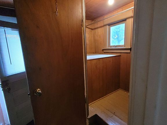 3rd image of 410 S Main St