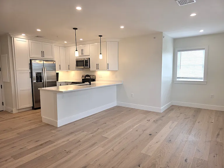 442 Main St #1 — Photo 5