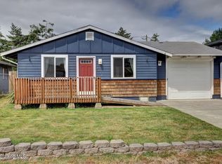 2448 Pine St, Seaside, OR 97138