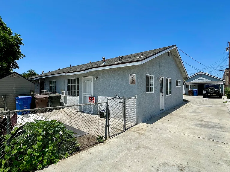 2539 1/2 Floradale Ave — Photo 1