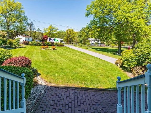 3rd image of 60 Lakeside Dr