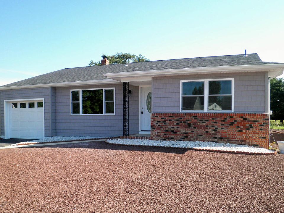 1st image of 5 Randalls Dr