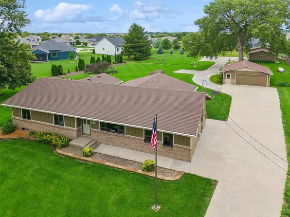 8270 Ashworth Rd, West Des Moines, IA 50266