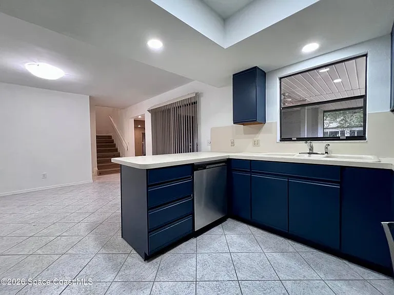 1914 Dipol Courtway — Photo 5