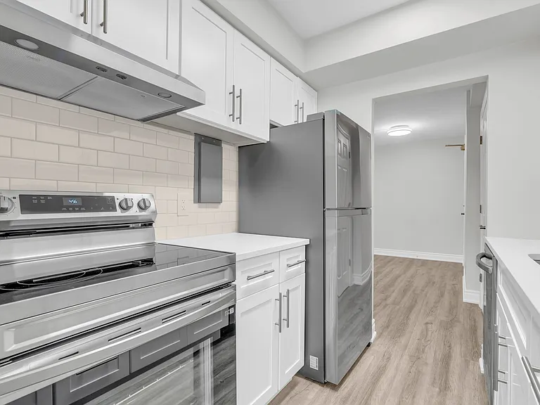 3189 King St E — Photo 32