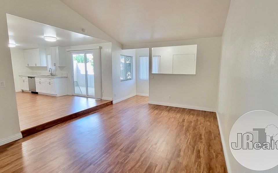 1st image of 8410 Burnet Ave #6