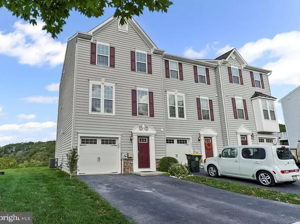 1843 Honeysuckle Ct, Downingtown, PA 19335