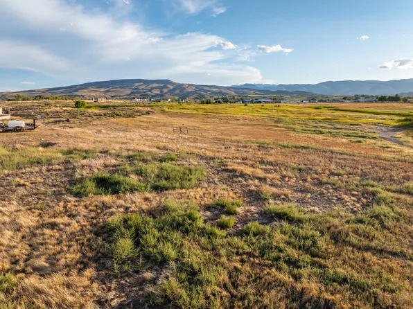 60 Ridge Rd, Lander, WY 82520