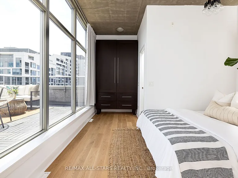 60 Bathurst St #Penthouse 1011 — Photo 23