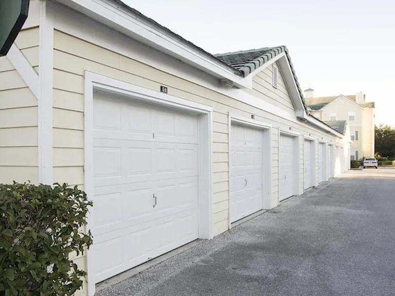 WINDSOR CLUB AT SEVEN OAKS — Photo 7