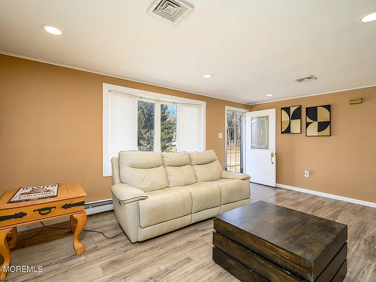 570 Eltone Rd — Photo 9