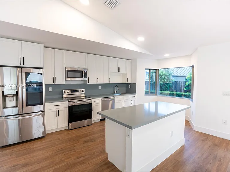 9124 SW 156th Ct — Photo 3