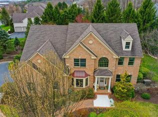 6619 Forest Knoll Ct, Allentown, PA 18106