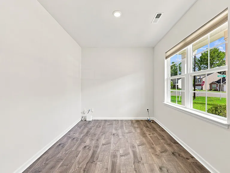2509 Summersby Dr — Photo 12