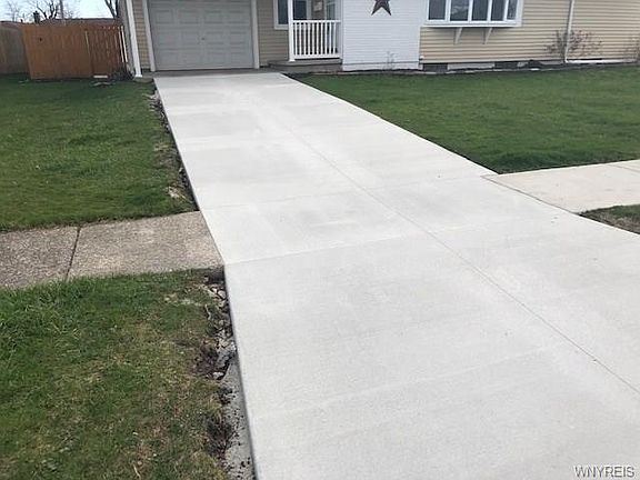 3rd image of 56 Kingsbury Ln