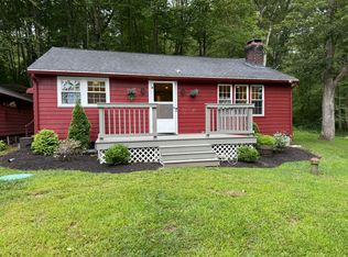 25 Rockland Rd, Scituate, RI 02857