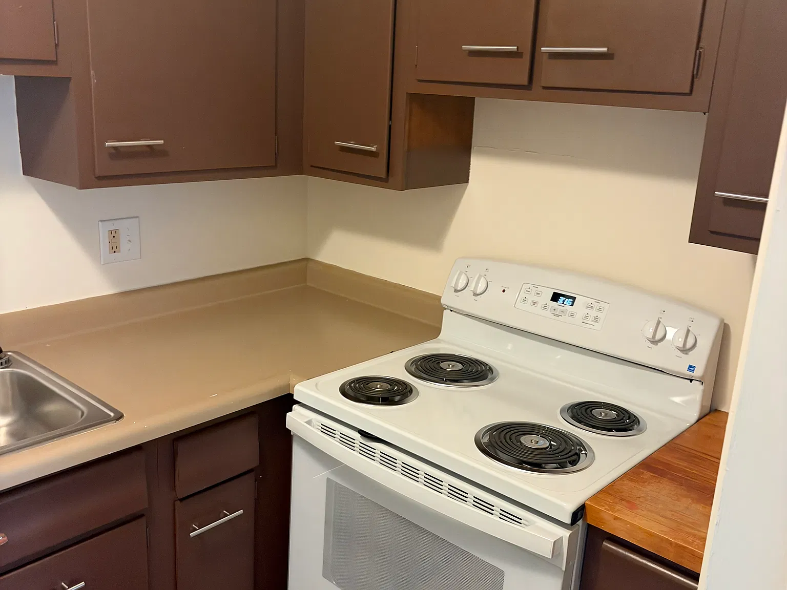2 bed, 900 sqft, $825 — Photo 2