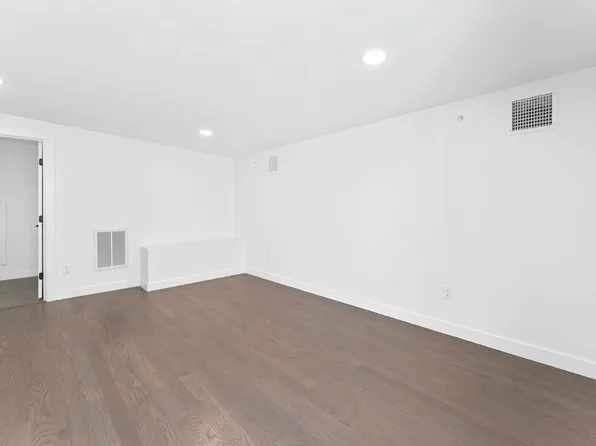 230 Grant Avenue image 27 of 45