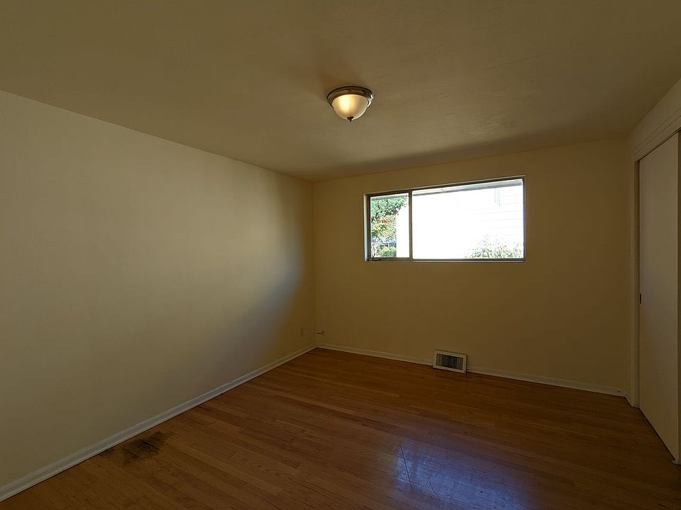 1st image of 4012 Woodland Park Ave N #4014