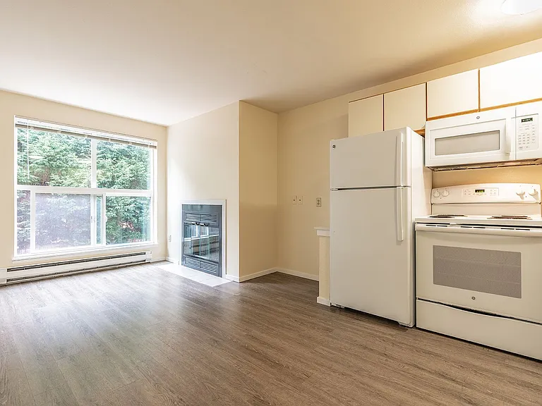 Francis Ave Apartments — Photo 7